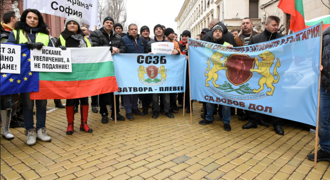 Синдикатът на служителите в затворите в България обяви протестна готовност.