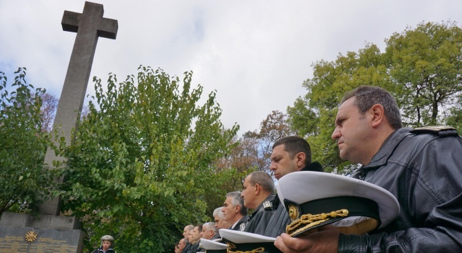 Всяка година на Архангелова /мъжка/ задушница Българската армия провежда военни