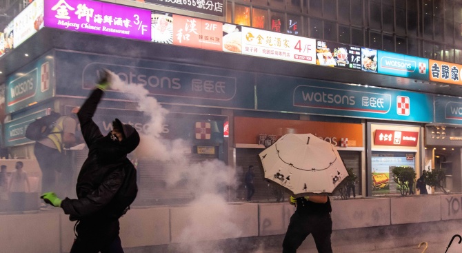 Съединените щати са олицетворение на демокрацията и хонконгските активисти се