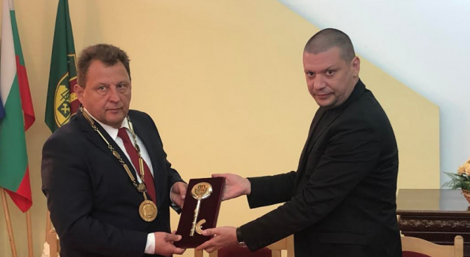 Новоизбраният кмет на община Етрополе Димитър Димитров положи клетва пред