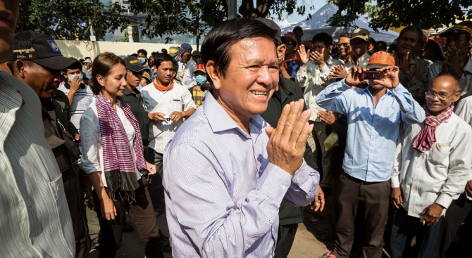 Камбоджанският опозиционен лидер Кем Сокха беше освободен днес от домашен
