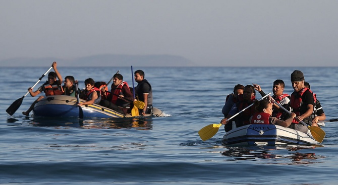Британските власти заловиха 22-ма мигранти, опитали се да пресекат Ламанша
