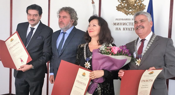 Министърът на културата Боил Банов връчи най-високото отличие „Златен век”
