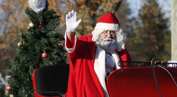 Дядо Коледа се върна на работа и отговаря на хиляди
