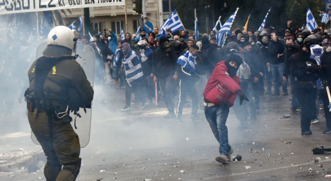 28 души бяха арестувани по време на безредици в Атина,