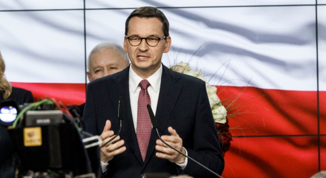 Полският премиер Матеуш Моравецки призова днес Европейския съюз да премахне