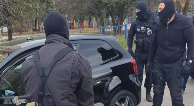 Криминалисти на ОДМВР-Бургас започнали разследване през месец юни, след получен