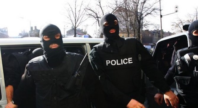 Полицията е задържала седем души при спецакция в Несебър и