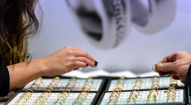 Общо 444 златни накита без документи за произход са иззети
