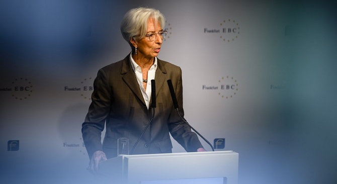 Еврозоната трябва да засили вътрешното търсене, включително чрез по-големи публични