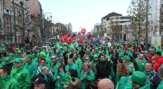 Близо 10 хиляди души излязоха днес на демонстрация в Брюксел