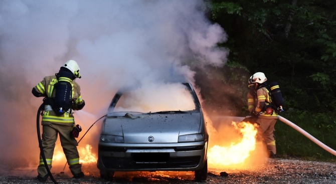 Автомобил е напълно изгорял при пожар в село Панайот Волов