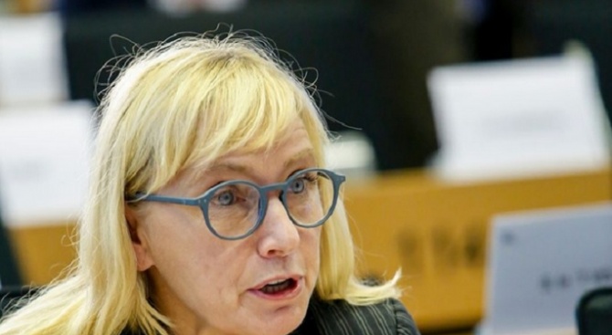 Обвиненията са абсурдни, заяви евродепутатът Елена Йончева по повод искането