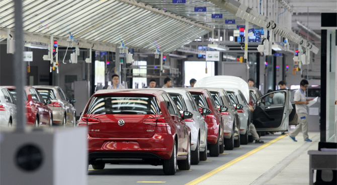 Германският автомобилен производител Фолксваген (Volkswagen) отхвърли вчера критиките срещу своя