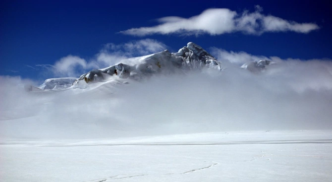 Ледникът Перуника който се намира в акваторията на остров Ливингстън