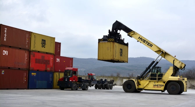 25 контейнера с незаконен боклук от Италия са задържани на