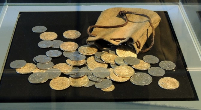 Британски колекционер плати 1 милион лири за златен суверен от времето
