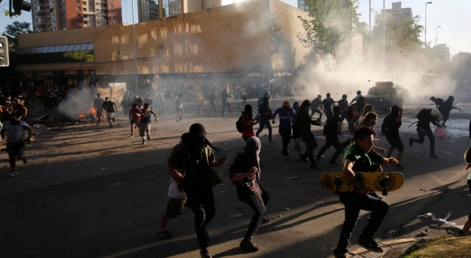 Силите за сигурност в Бейрут използваха сълзотворен газ и водни