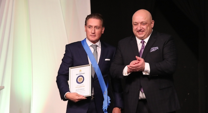 Собственикът на ''Лудогорец'' Кирил Домусчиев получи наградата "Венец на победителя"