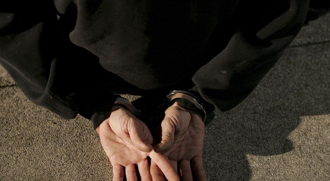 Непълнолетно момче от Варна е задържано за срок до 24