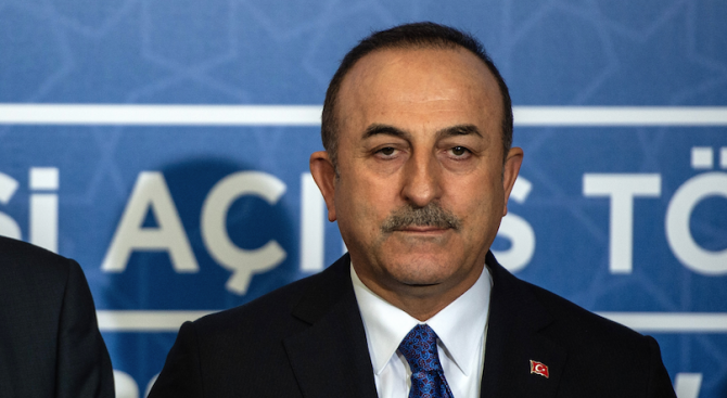 Турският министър на външните работи Мевлют Чавушоглу призова днес за