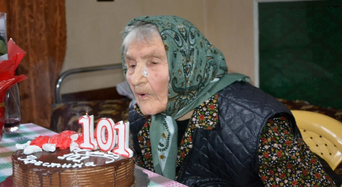 Баба Кръстина Иванова от Харманли навърши 101 години днес Тя