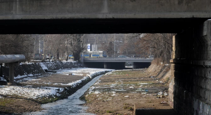 Доброволци продължават с инициативата да почистват река Владайска която захранва