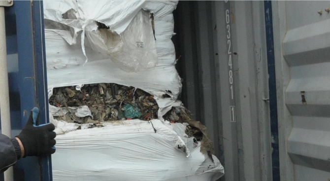Полицията разследва нерегламентирано транспортиране на отпадъци от Италия които са