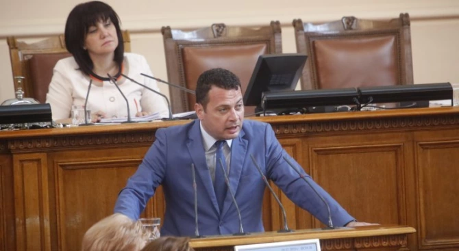 За щастие в българския парламент има опозиция но проблемът е
