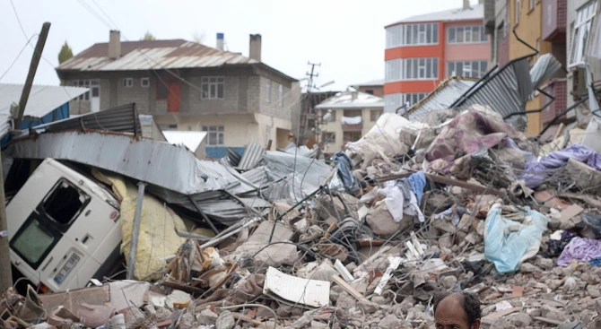 Расте броят на жертвите на силното земетресение в Турция По