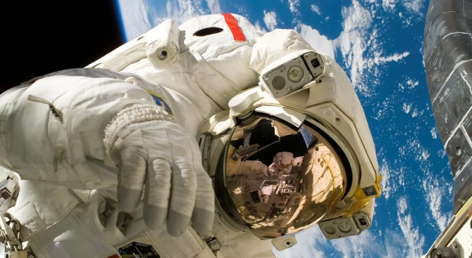 Завърши излизането на двама астронавти от екипажа на Международната космическа