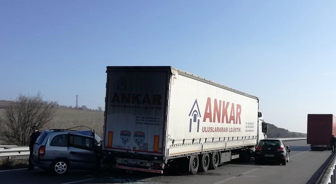 Временно е спряно движението по автомагистрала Марица при отбивката за