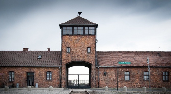 Европа отбелязва 75-ата годишнина от освобождаването на нацисткия концлагер Аушвиц.