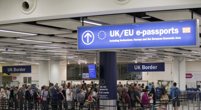 Лондон може да започне да издава бързи визи на експерти