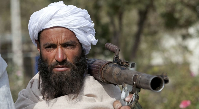 Афганистанските талибани заявиха че са свалили военен самолет на САЩ